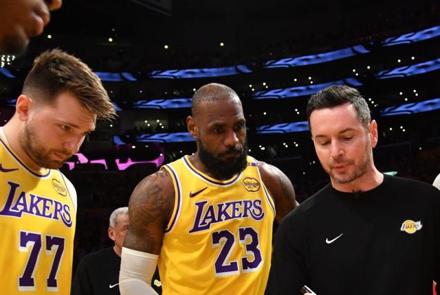 10胜1负防守第一！揭秘湖人变脸冲冠：东皇有两护法