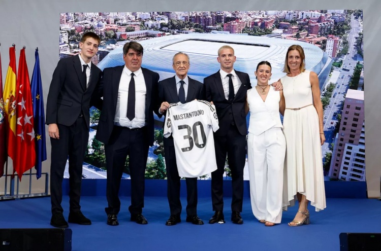 弗洛伦蒂诺欢迎马斯坦托诺:你将穿上代表15座欧冠的球衣开启征程