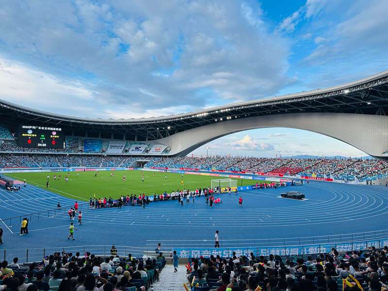 2.5万球迷“看球观海”,2025广东足球超级联赛正赛在广州南沙开赛