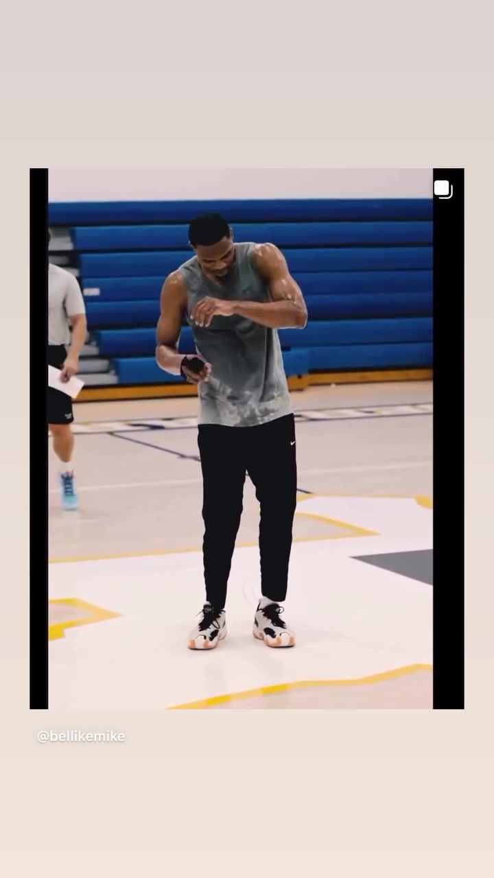 九游体育官网-下家未定？威少不耽误训练&amp;汗如雨下 右手缠着护指