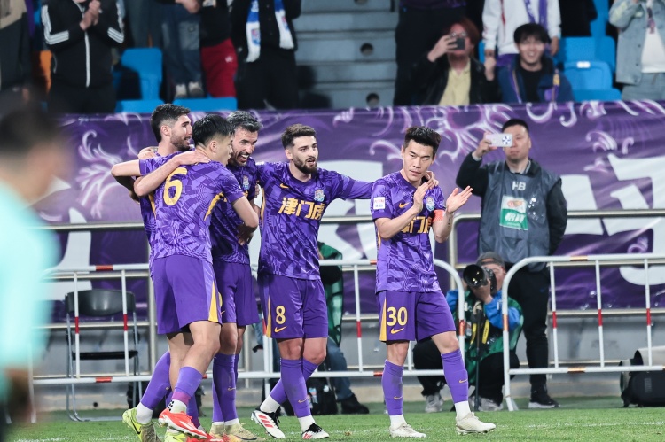 九游体育app-天津日报：津门虎前天收假开练，争给2025赛季做好收官