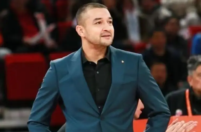 九游体育-西热力江:新疆给赵睿720万顶薪都没留住 应该拿他换曾凡博廖三宁