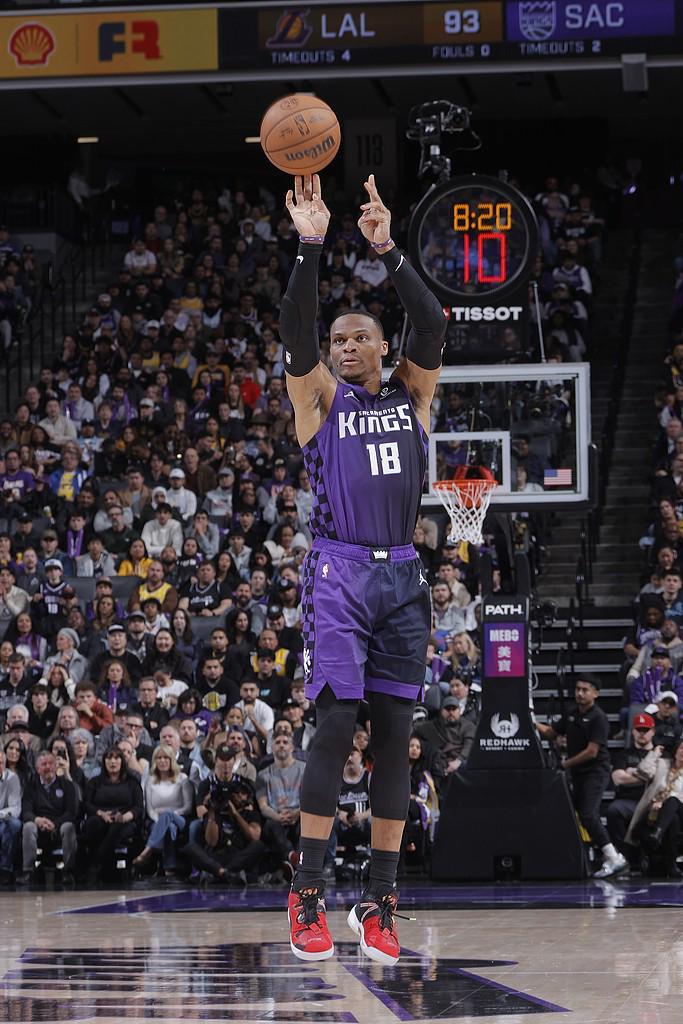 九游体育官网-今天不铁,威斯布鲁克全场16投8中&三分8中4,拿下22分7助攻