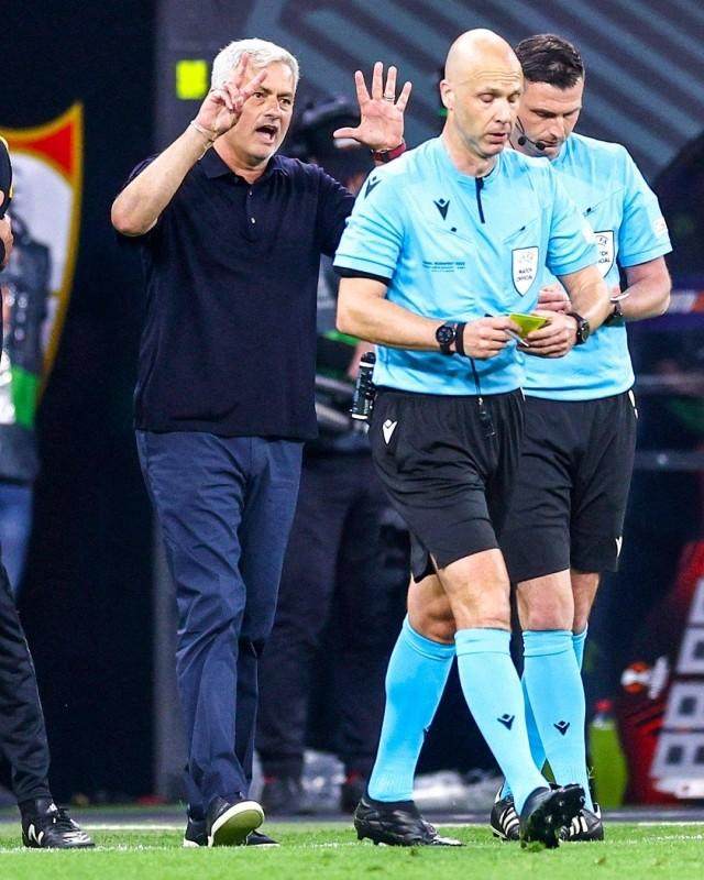 9体育-【早报】嘿喂狗！巴萨撬走京多安！沙特扫货切尔西！