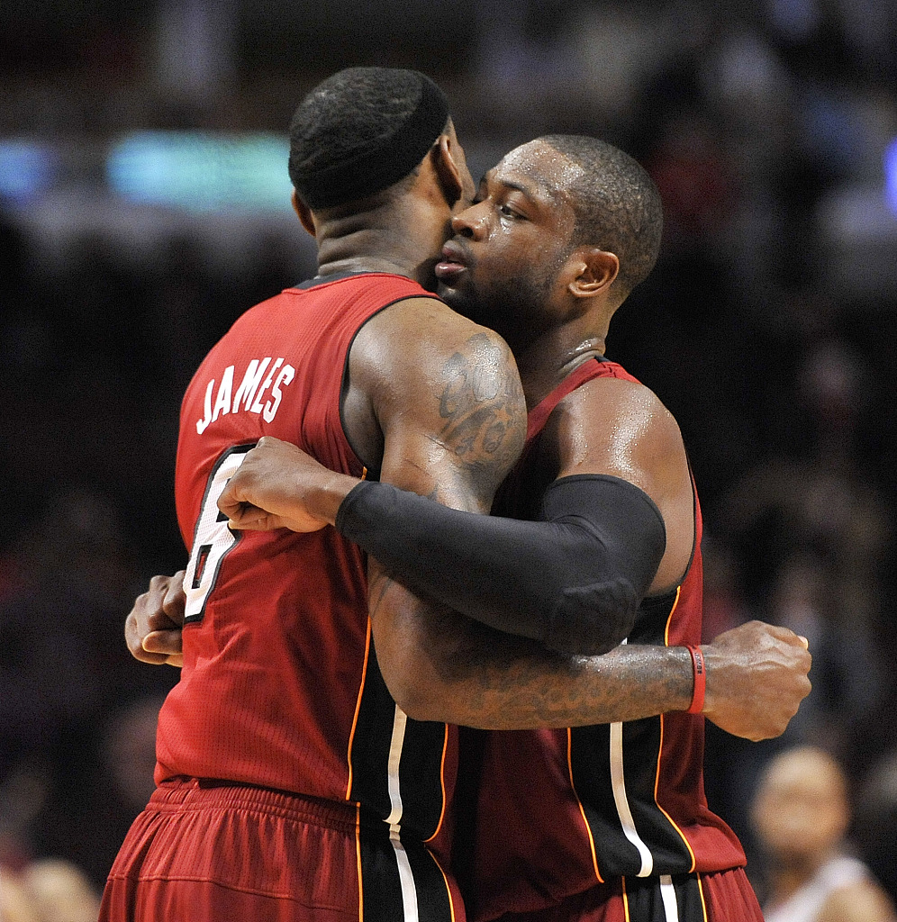 九游体育app-韦德：当你太过伟大时人们就会挑刺 勒布朗就属于这种人