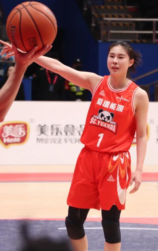 九游体育官网-光漂亮有啥用？4战15中4，失误多于进球数，球迷：咋进的国家队？