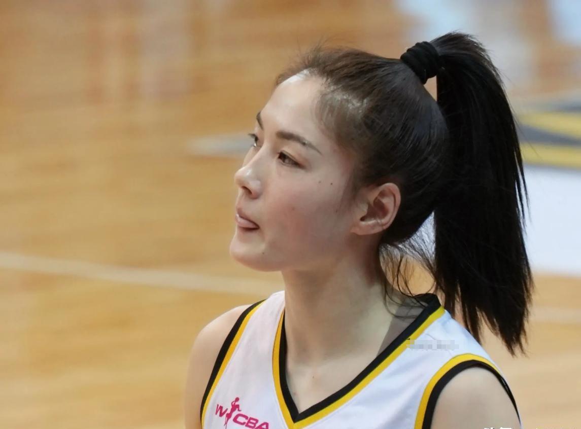 九游体育官网-光漂亮有啥用？4战15中4，失误多于进球数，球迷：咋进的国家队？